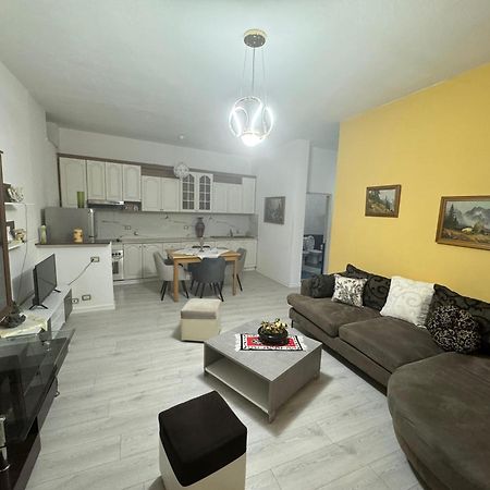 Center Of Tirana Apartment Luaran gambar